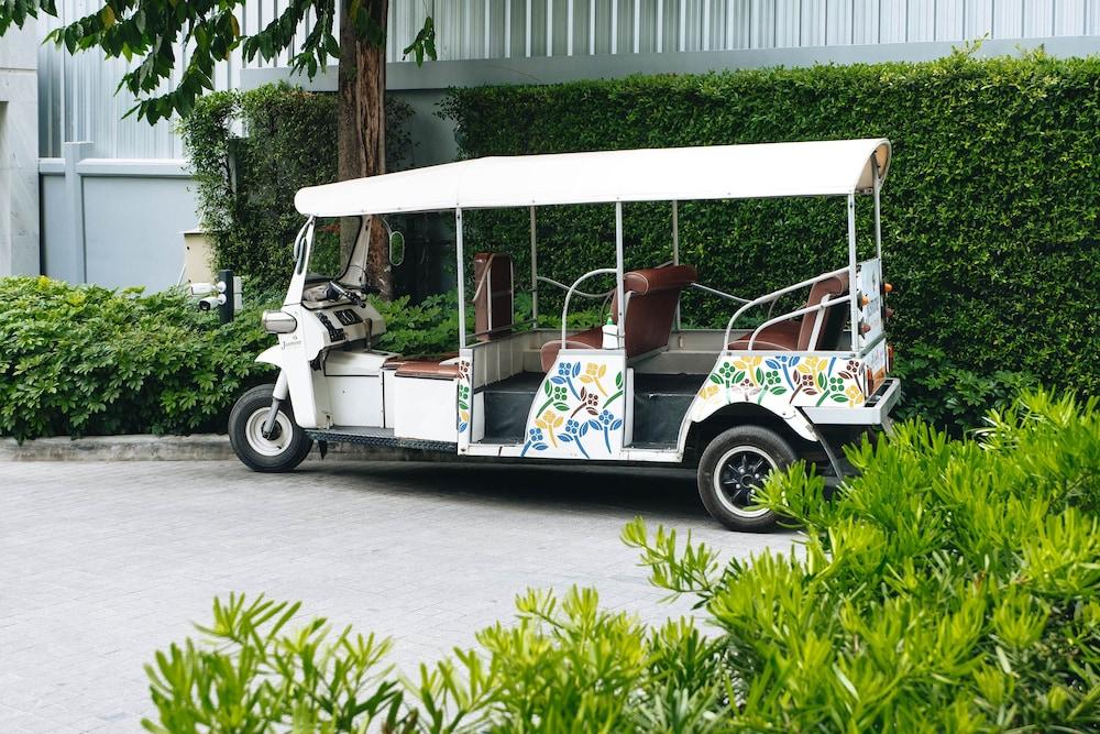 曼谷茉莉花59号酒店【SHA Plus+】 外观 照片 A tuk-tuk in Bangkok