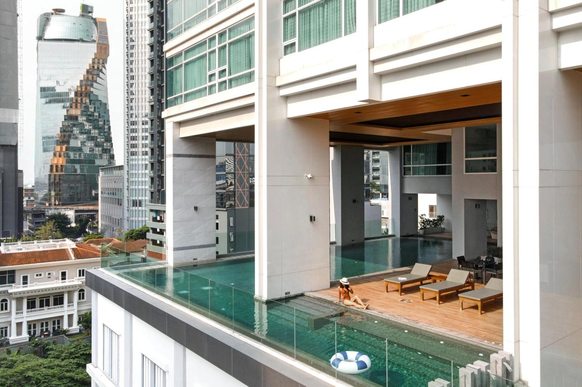 曼谷茉莉花59号酒店【SHA Plus+】 外观 照片 The swimming pool at the 13th floor