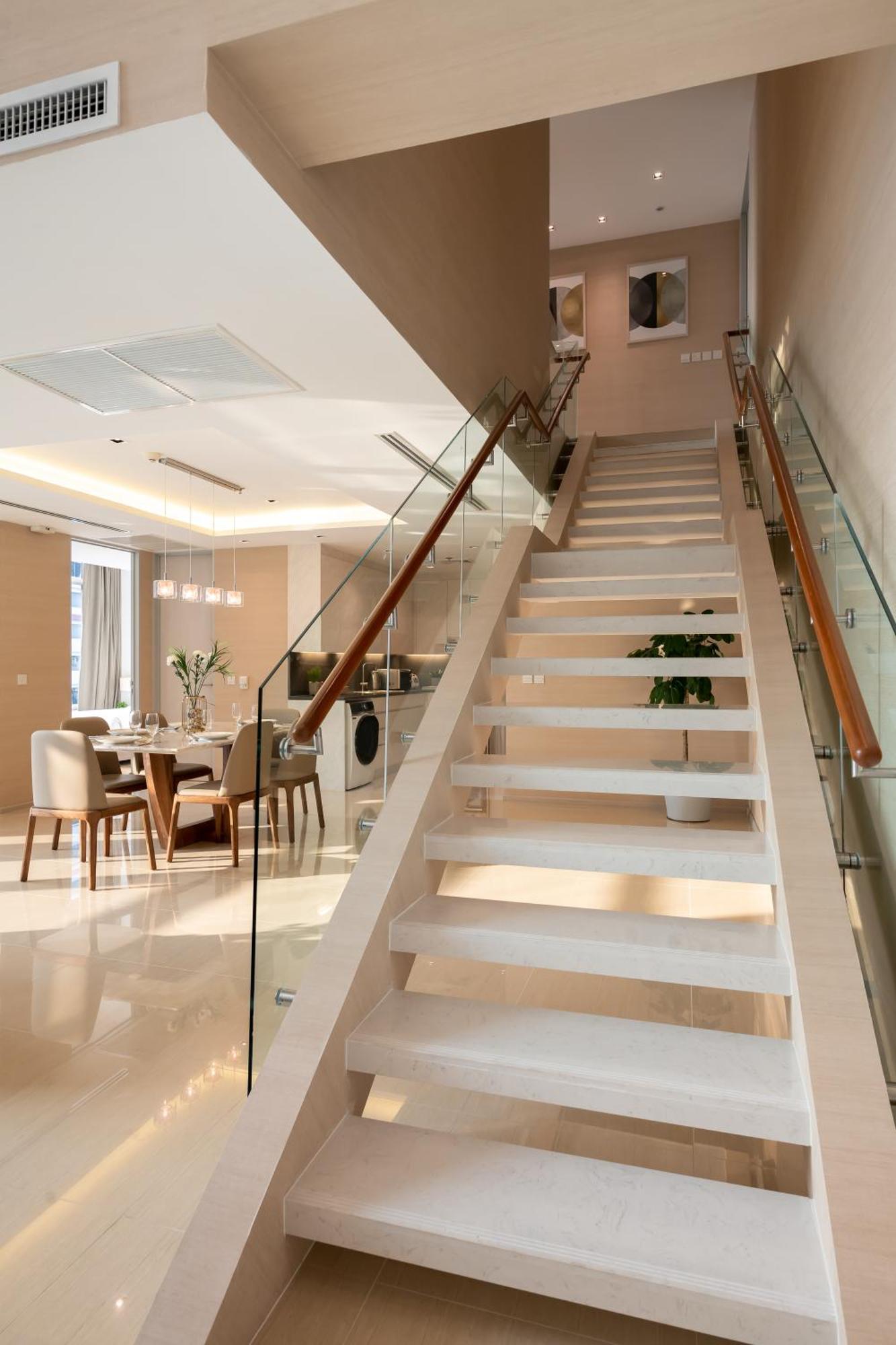 曼谷茉莉花59号酒店【SHA Plus+】 外观 照片 A staircase with a glass balustrade